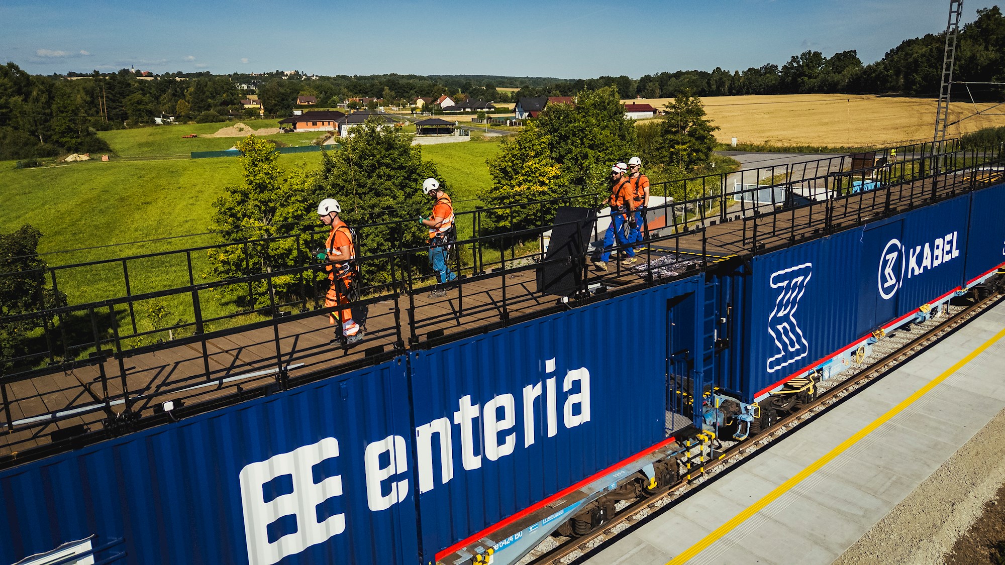 Práce na trakčním vlaku